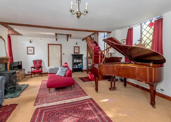 Stunning Baptist Chapel With Concert Piano, Pets Welcome