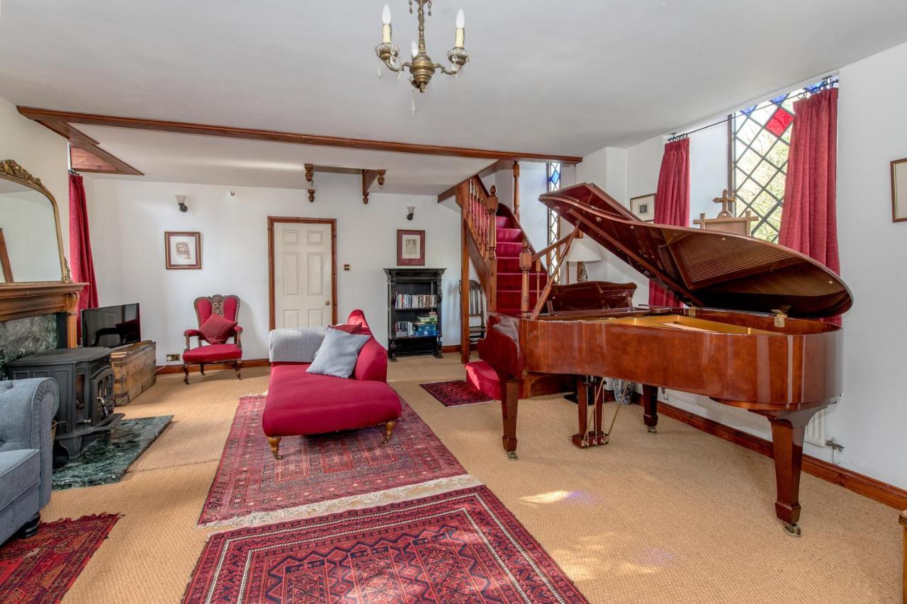Stunning Baptist Chapel With Concert Piano, Pets Welcome Holiday home