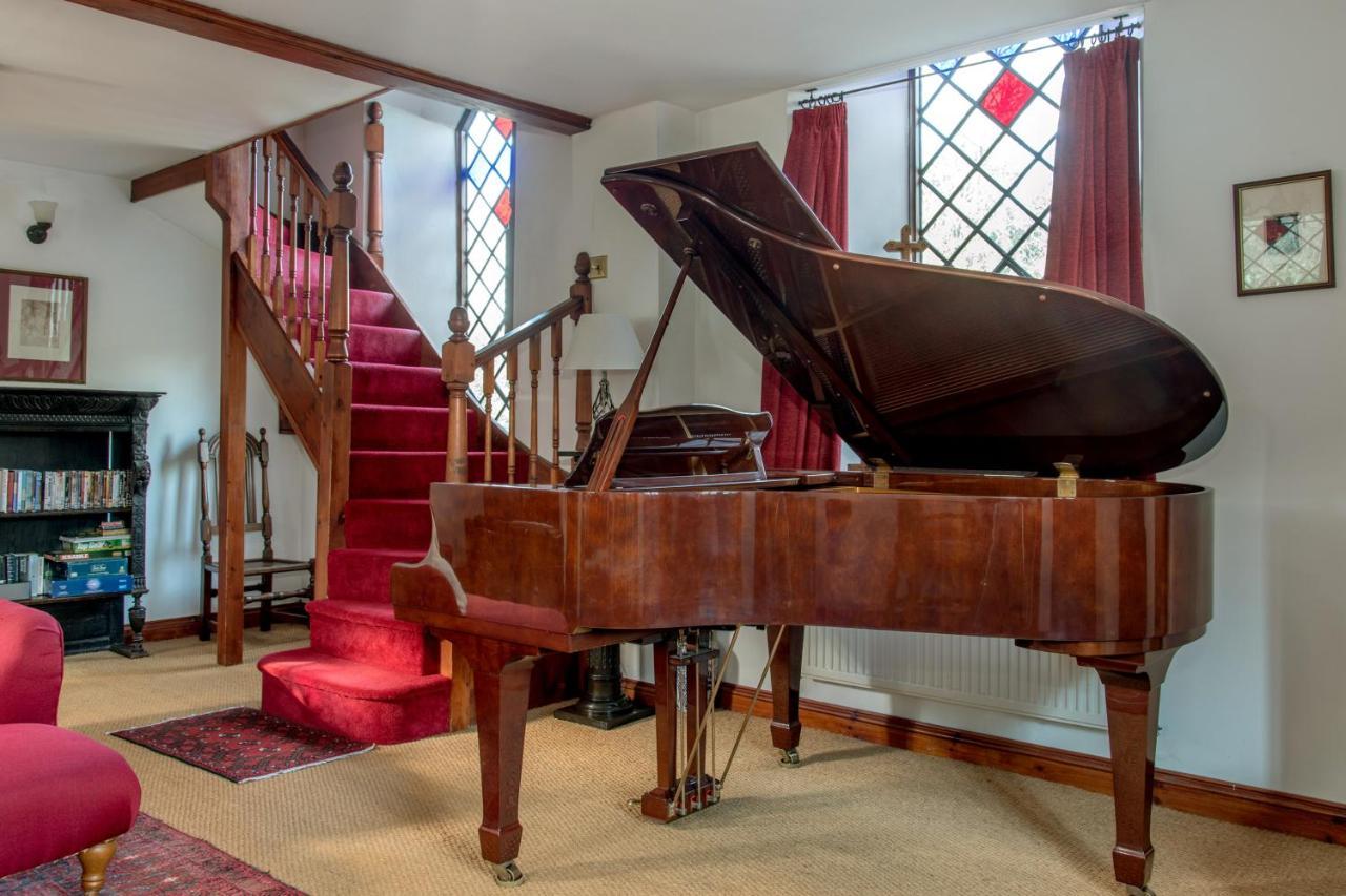 Stunning Baptist Chapel With Concert Piano, Pets Welcome Holiday home