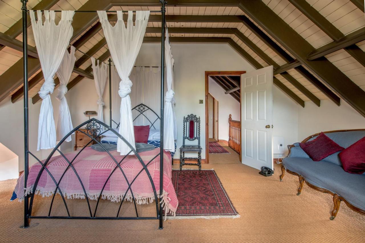 Stunning Baptist Chapel With Concert Piano, Pets Welcome Holiday home Higher Wambrook