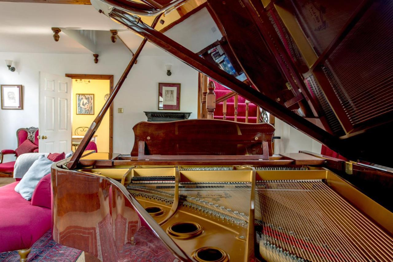 Stunning Baptist Chapel With Concert Piano, Pets Welcome Holiday home